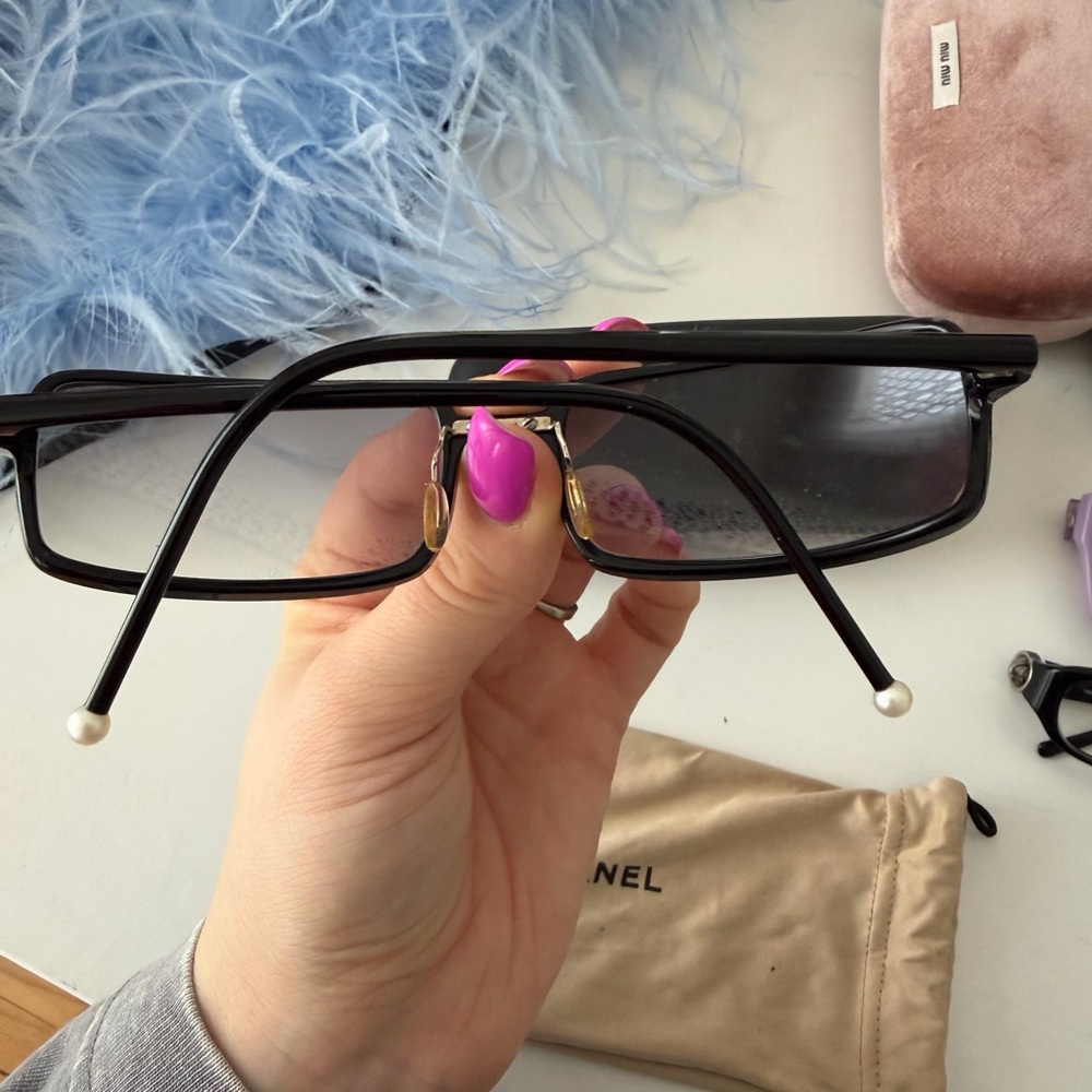CHANEL vintage Black Sunglasses - Picture 7 of 8
